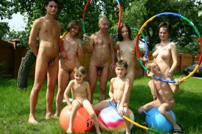 Photo gallery nudists in the recreation park Purenudism