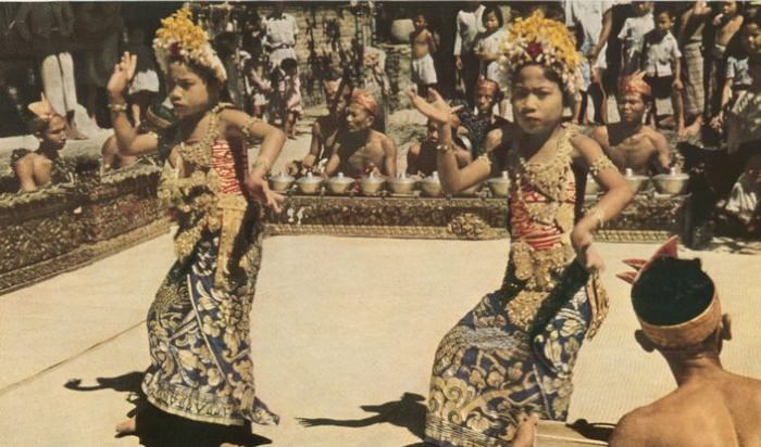 Legong: Dance of the Virgins 1935 retro video (Bali India)